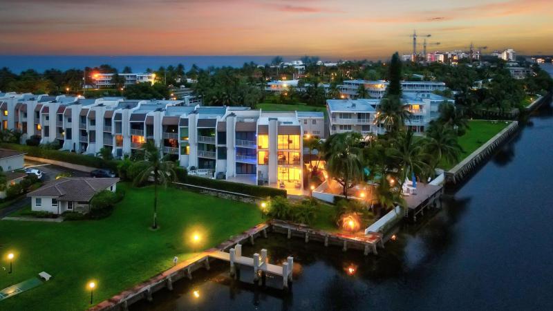  Condo & Townhome Photos