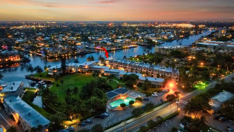  Condo & Townhome Photos