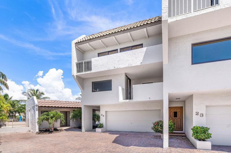  Condo & Townhome Photos