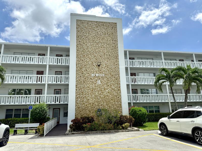  Condo & Townhome Photos