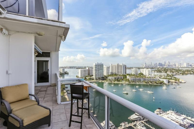  Condo & Townhome Photos