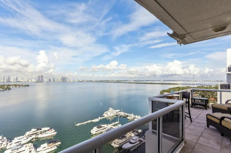  Condo & Townhome Photos