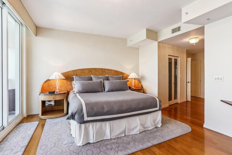  Condo & Townhome Photos