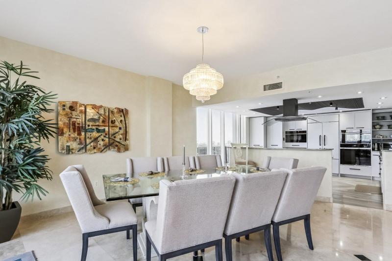  Condo & Townhome Photos