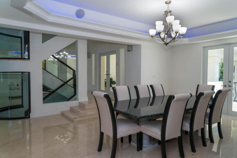  Single Family Homes Photo 10:  Coral Gables,  FL 33143