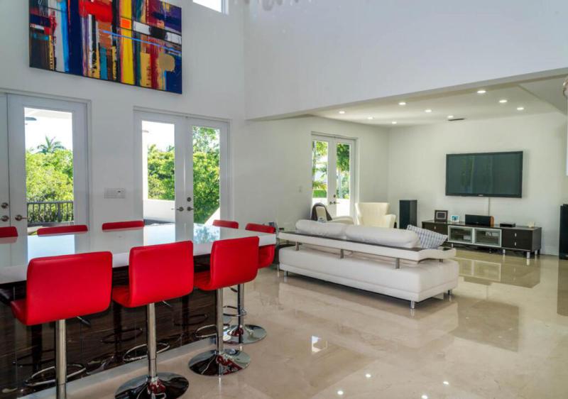  Single Family Homes Photo 11:  Coral Gables,  FL 33143