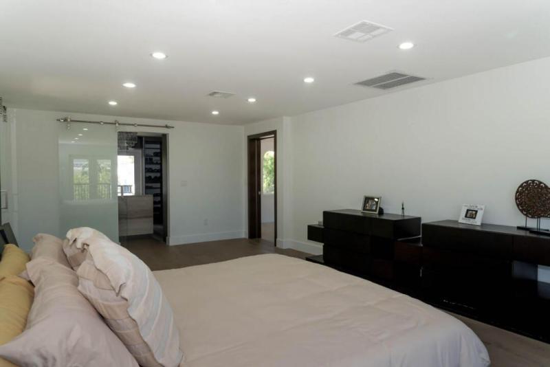  Single Family Homes Photo 13:  Coral Gables,  FL 33143