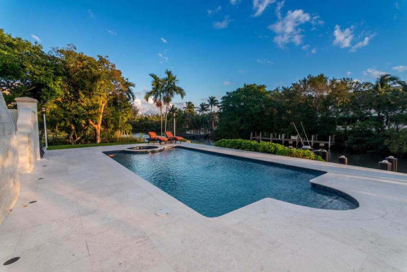  Single Family Homes Photo 21:  Coral Gables,  FL 33143