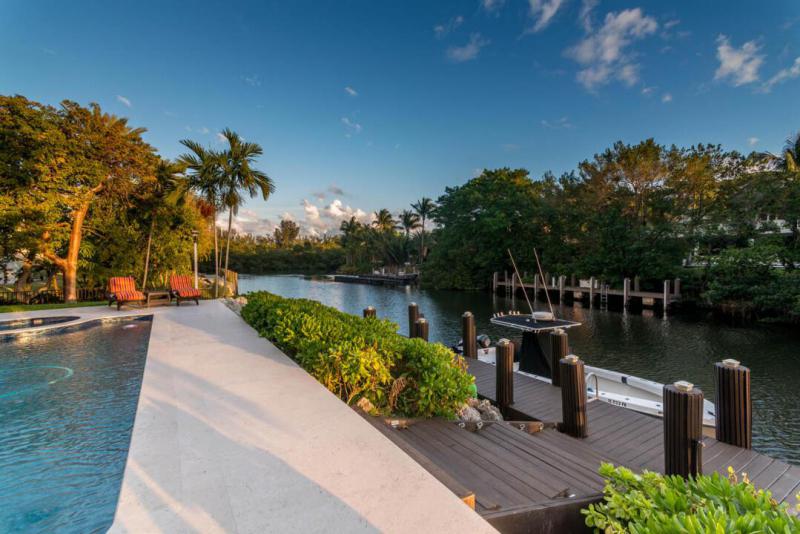  Single Family Homes Photo 23:  Coral Gables,  FL 33143