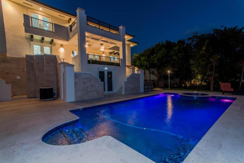  Single Family Homes Photo 24:  Coral Gables,  FL 33143
