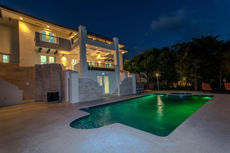  Single Family Homes Photo 25:  Coral Gables,  FL 33143