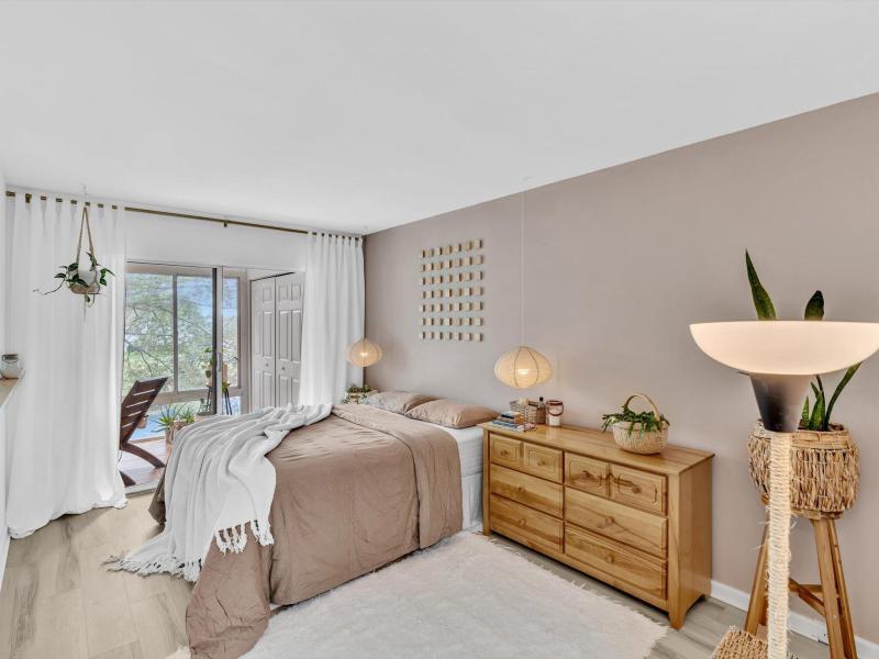  Condo & Townhome Photos