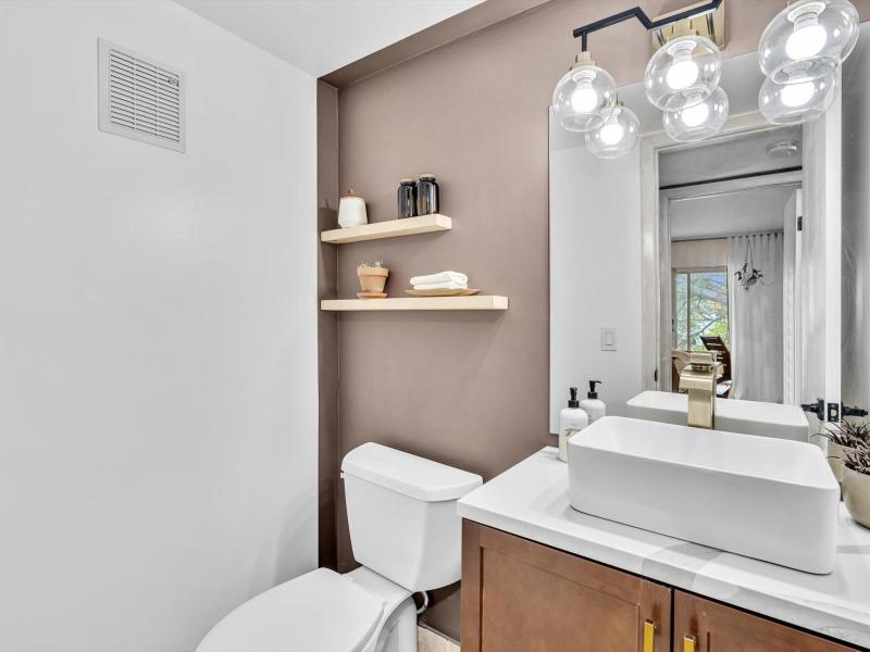  Condo & Townhome Photos