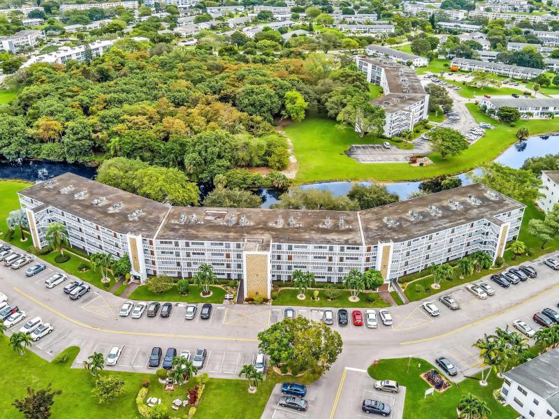  Condo & Townhome Photos