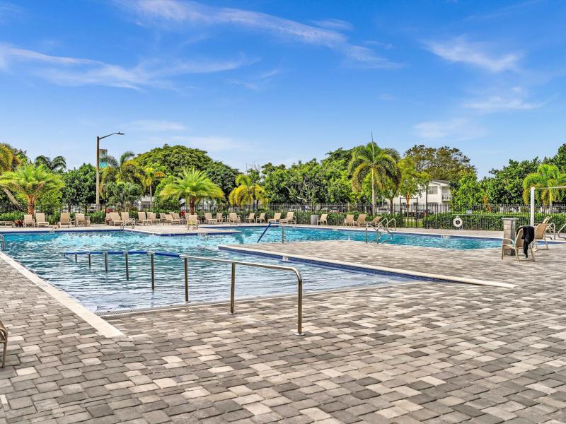  Condo & Townhome Photos