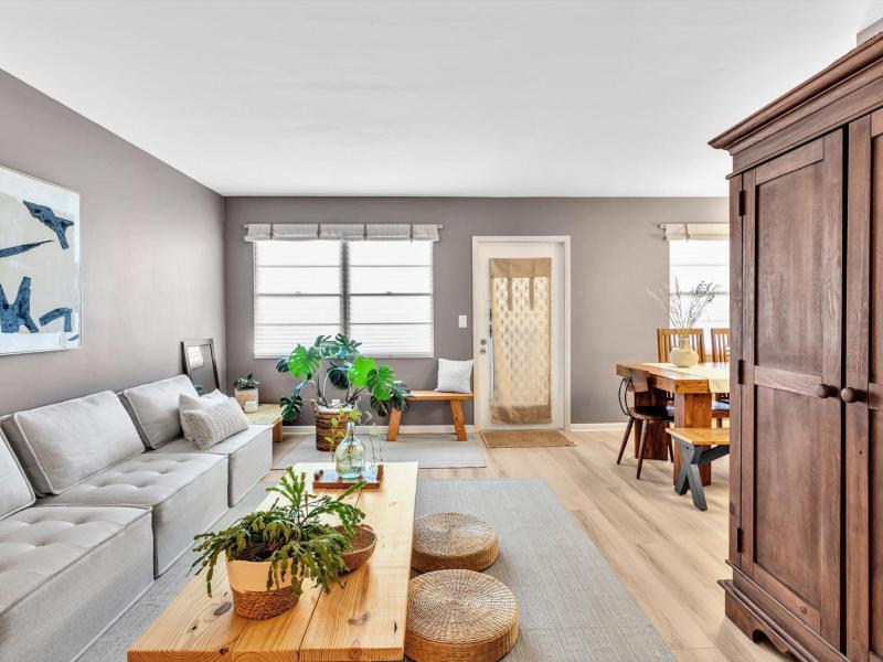  Condo & Townhome Photos