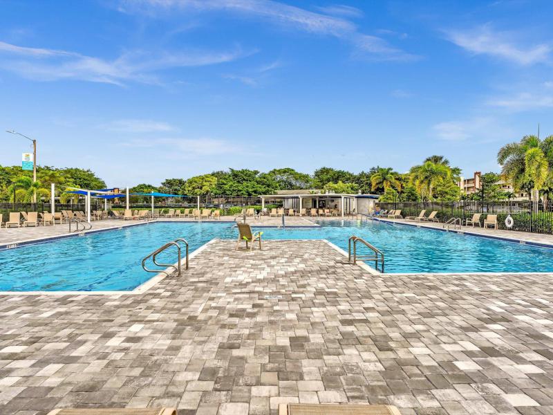  Condo & Townhome Photos