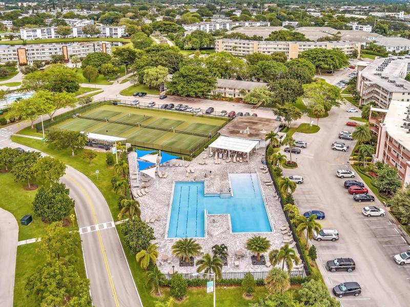  Condo & Townhome Photos