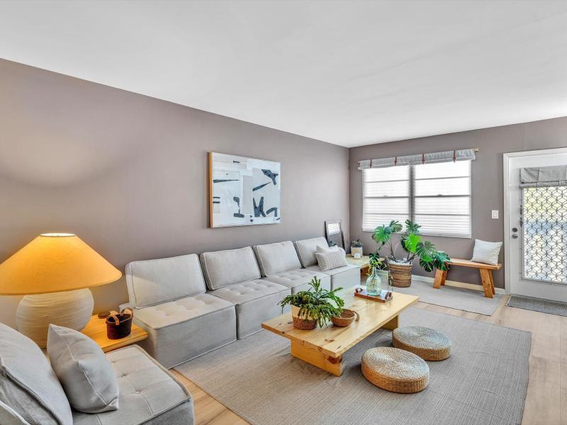  Condo & Townhome Photos