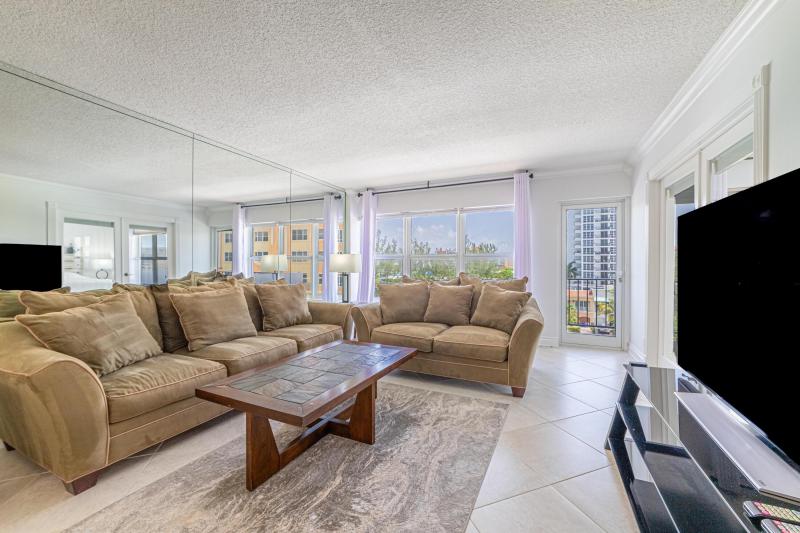  Condo & Townhome Photos