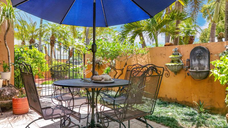  Condo & Townhome Photos