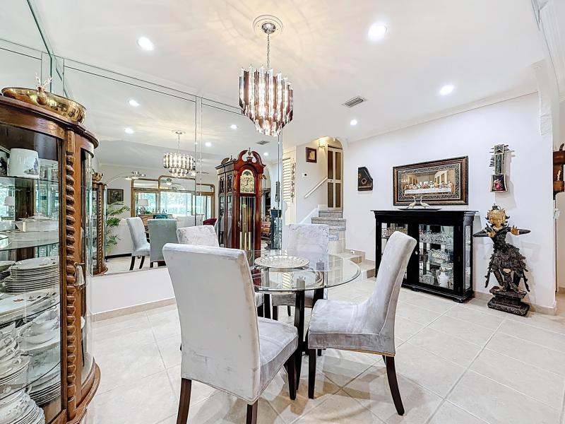  Condo & Townhome Photos