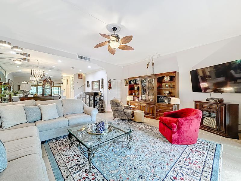  Condo & Townhome Photos