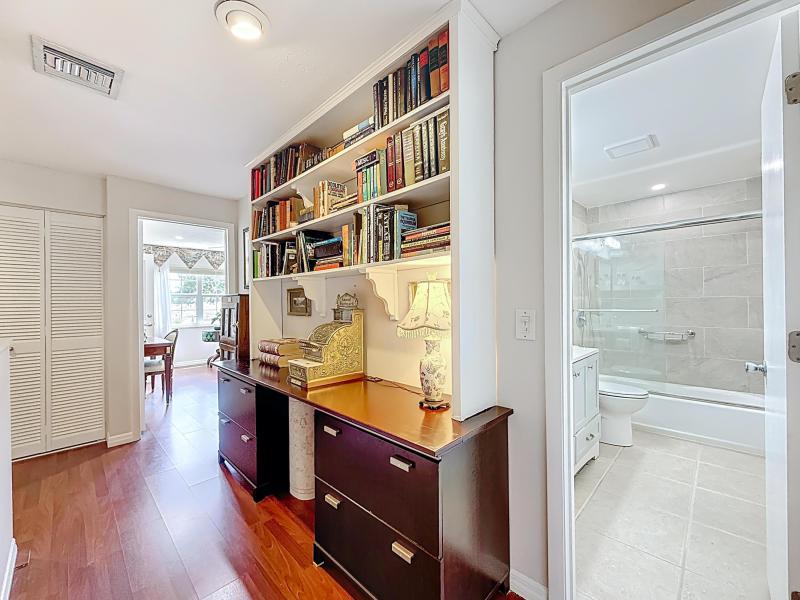  Condo & Townhome Photos