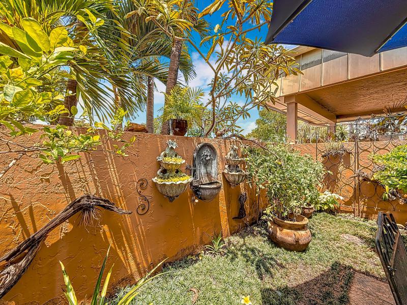  Condo & Townhome Photos