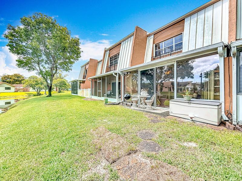  Condo & Townhome Photos