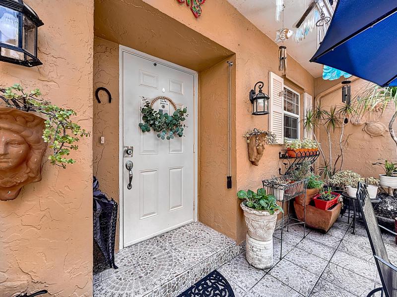  Condo & Townhome Photos