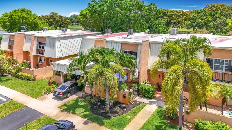 Condo & Townhome Photos
