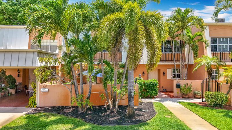  Condo & Townhome Photos