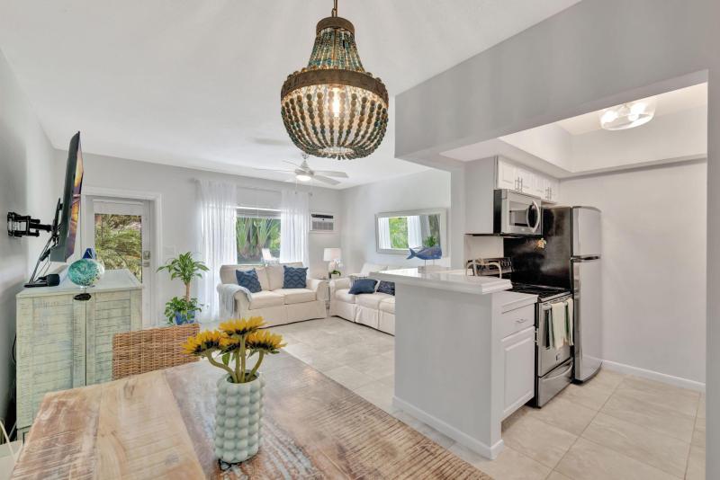  Condo & Townhome Photos