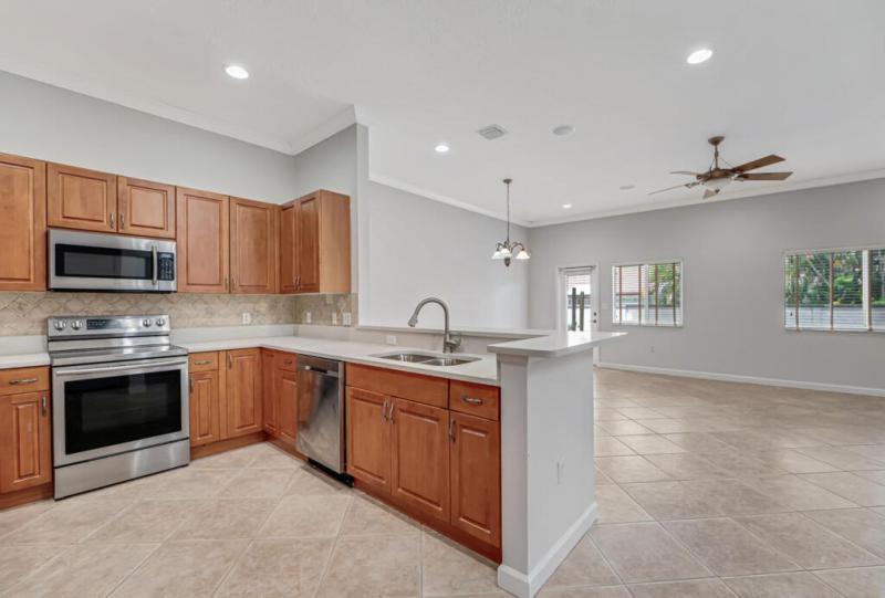  Condo & Townhome Photos
