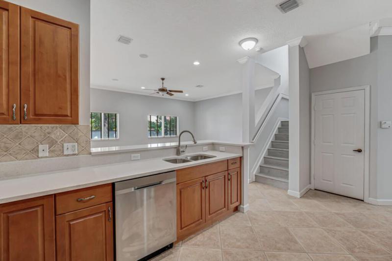  Condo & Townhome Photos