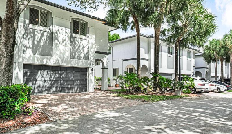  Condo & Townhome Photos