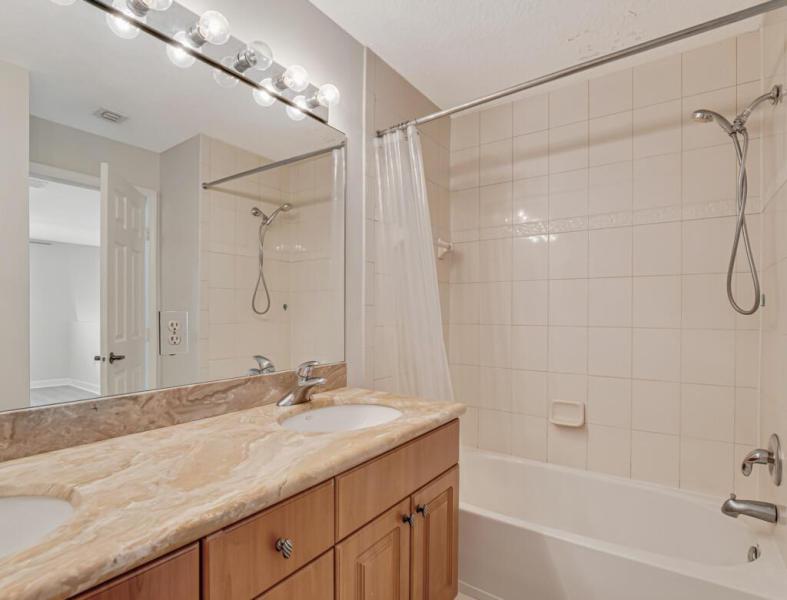  Condo & Townhome Photos