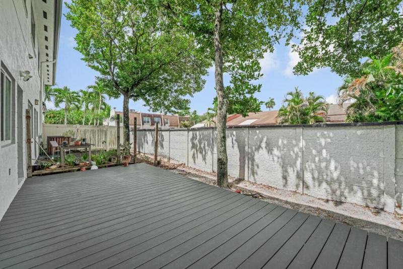  Condo & Townhome Photos