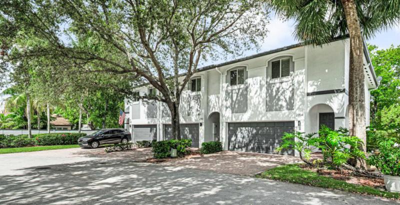  Condo & Townhome Photos