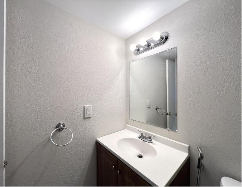  Condo & Townhome Photos
