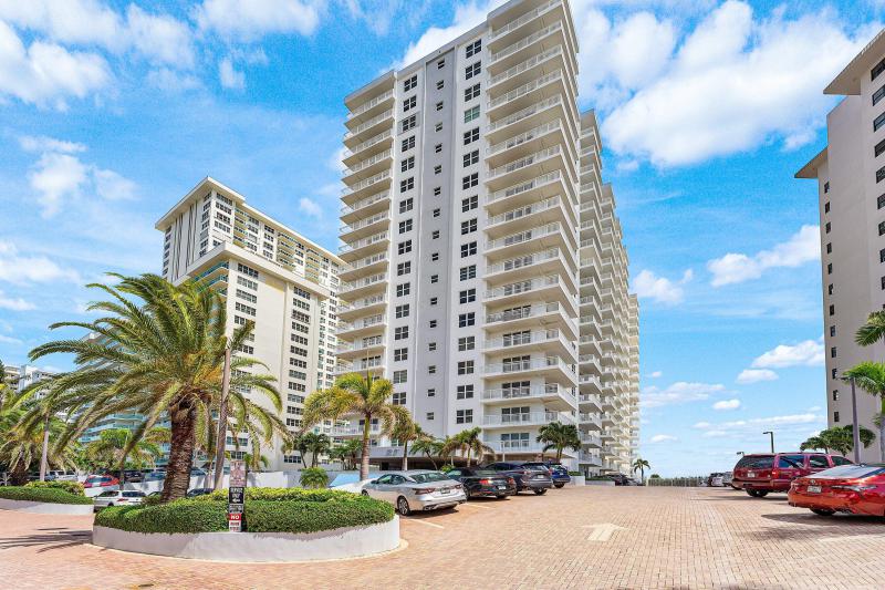  Condo & Townhome Photos