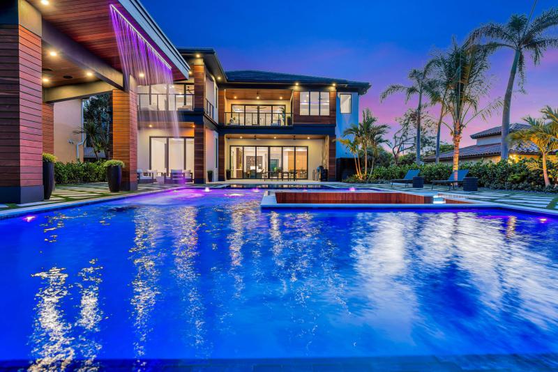  Single Family Homes Photo 2:  Lantana,  FL 33462