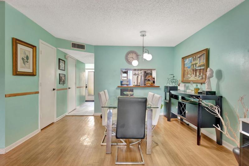  Condo & Townhome Photos