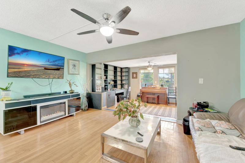  Condo & Townhome Photos