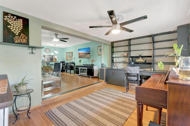  Condo & Townhome Photos