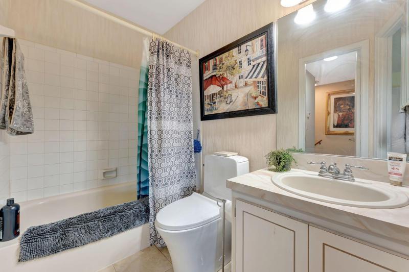  Condo & Townhome Photos