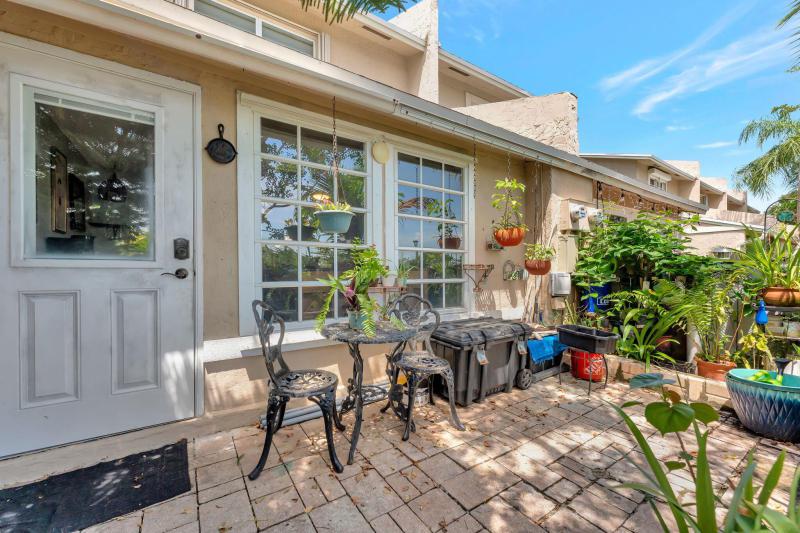  Condo & Townhome Photos
