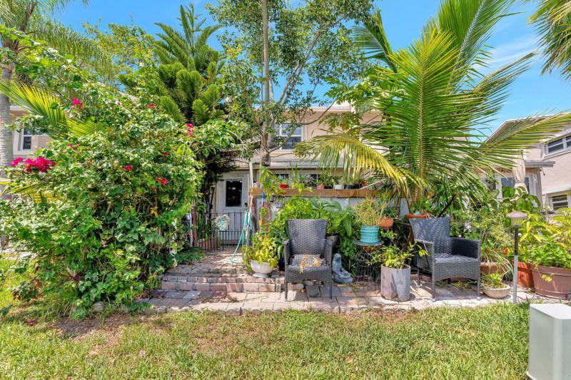  Condo & Townhome Photos