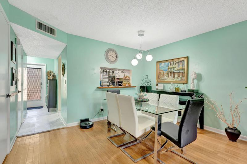 Condo & Townhome Photos